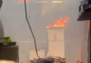 Mulher que teve casa incendiada pelo marido, em Arapiraca, tenta recuperar imóvel com rifa